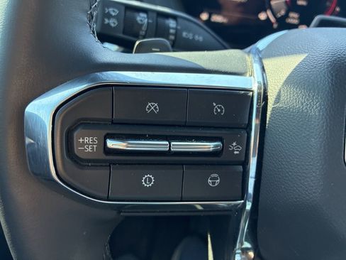 Used 2025 GMC Yukon Denali w/ Denali Reserve Package image 13