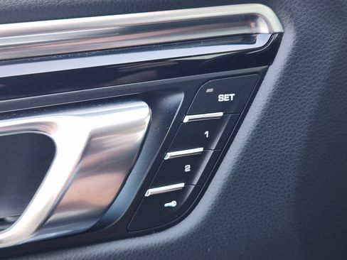 Used 2024 Porsche Macan image 24