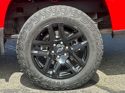 Used 2022 Chevrolet Silverado 1500 Custom Trail Boss w/ LPO, Dark Essentials Package image 33