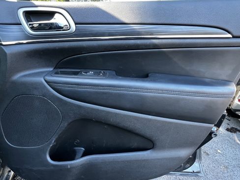 Used 2019 Jeep Grand Cherokee Limited image 42