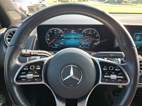 Used 2022 Mercedes-Benz GLB 250 4MATIC image 19