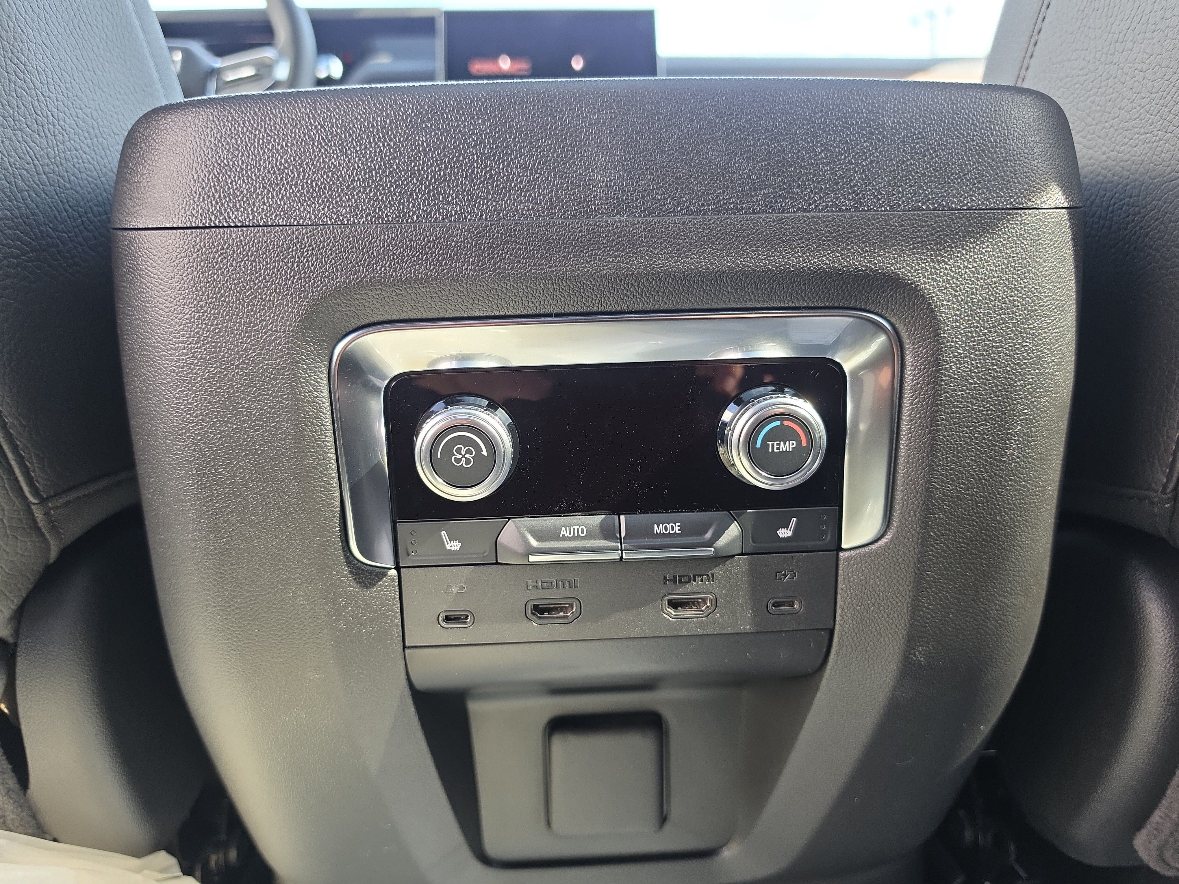 New 2026 GMC Yukon Denali w/ Advanced Technology Package AWD/4WD image 19