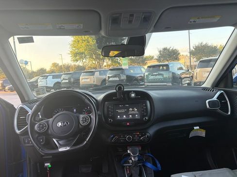 Used 2021 Kia Soul GT-Line FWD image 12