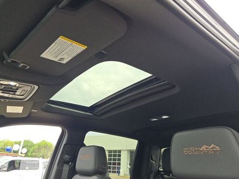 Used 2025 Chevrolet Silverado 3500 High Country w/ High Country Premium Package AWD/4WD image 23