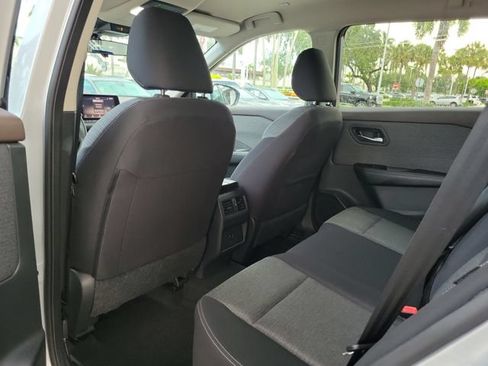 Used 2023 Nissan Rogue SV FWD image 7