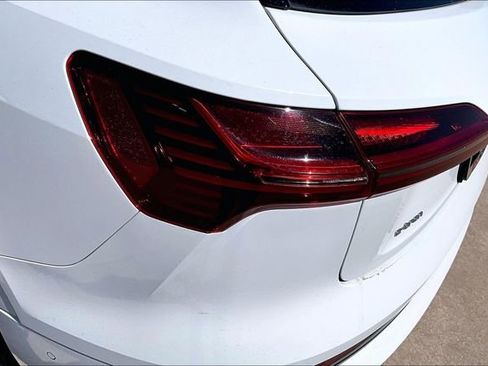 Used 2022 Audi e-tron Premium Plus w/ Premium Plus Package image 32