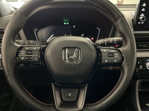 Used 2025 Honda Pilot TrailSport image 11