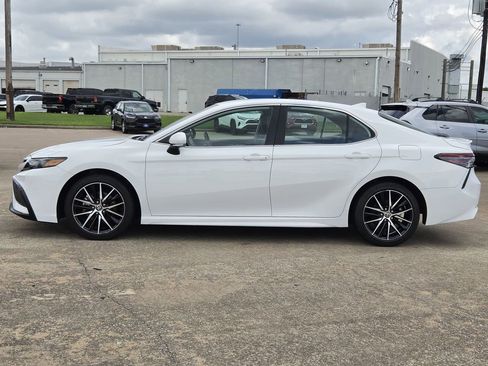 Used 2024 Toyota Camry SE FWD image 6