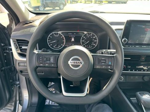 Used 2021 Nissan Rogue SV FWD image 12