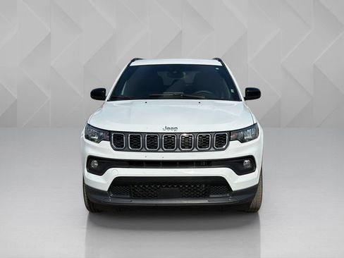 Used 2025 Jeep Compass Latitude AWD/4WD image 2