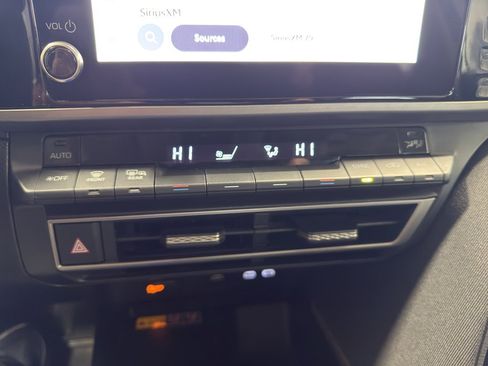 Used 2025 Toyota Camry LE image 15