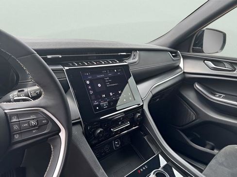 Used 2024 Jeep Grand Cherokee Altitude image 7