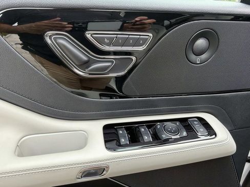 New 2026 Lincoln Aviator Reserve image 11