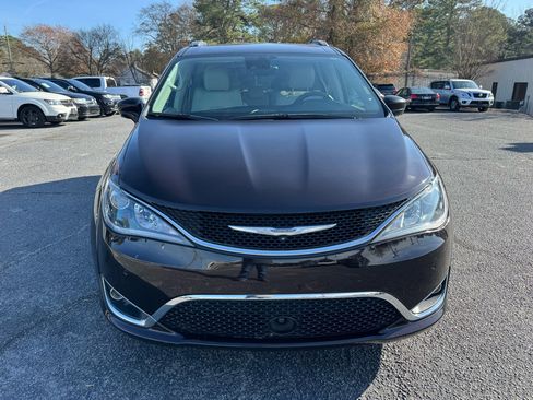 Used 2017 Chrysler Pacifica Touring-L Plus w/ Advanced Safetytec Group image 9