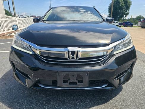Used 2017 Honda Accord Touring image 9