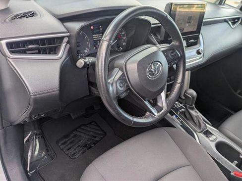 Used 2023 Toyota Corolla Cross LE image 9