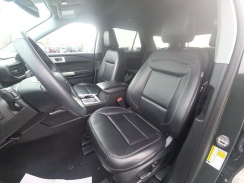 Used 2023 Ford Explorer XLT w/ Equipment Group 202A image 25