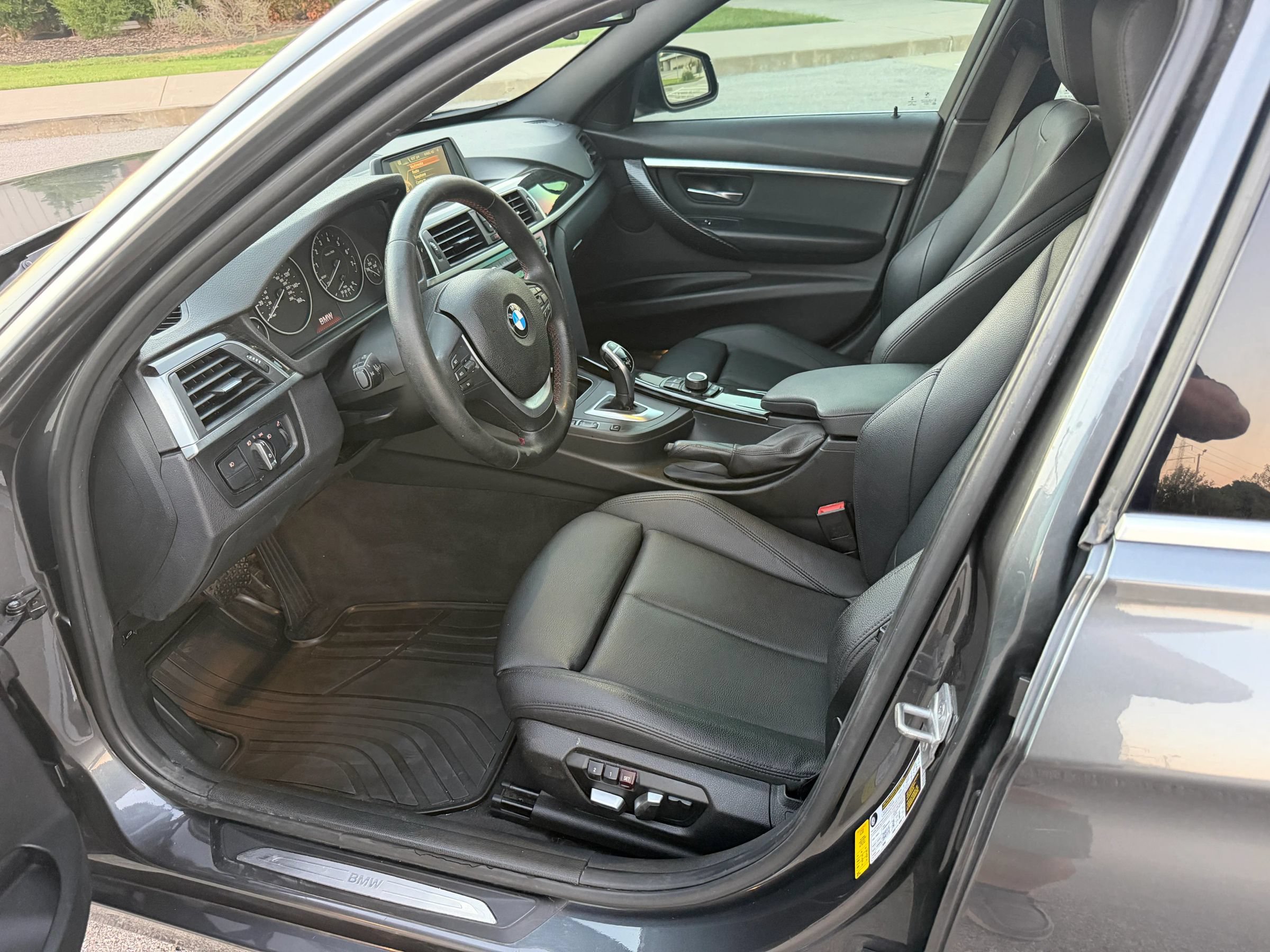 Used 2017 BMW 330i Sedan RWD image 11
