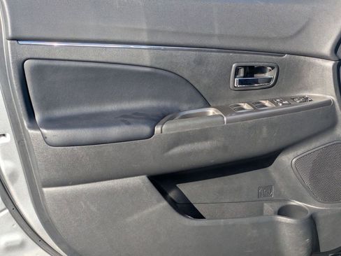 Used 2025 Mitsubishi Outlander Sport ES image 11