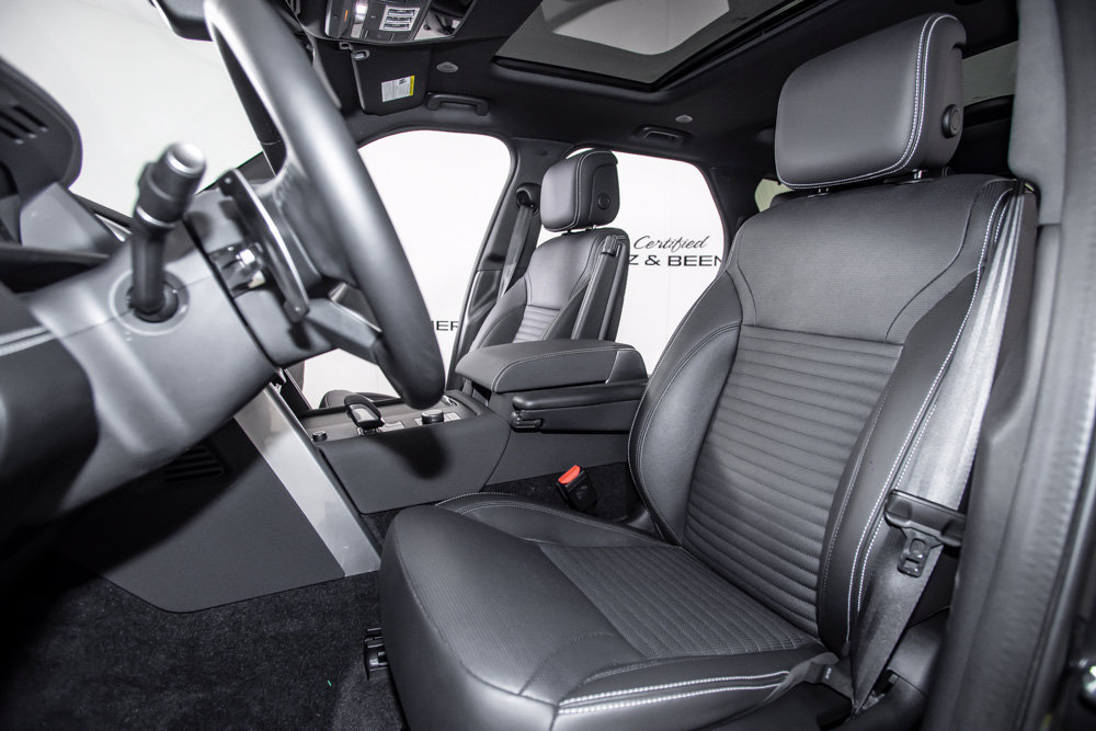 Used 2025 Land Rover Discovery Dynamic SE AWD/4WD image 14