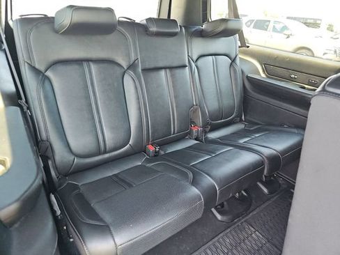 Used 2024 Jeep Wagoneer L Series II w/ Flexible Seating Group AWD/4WD image 14