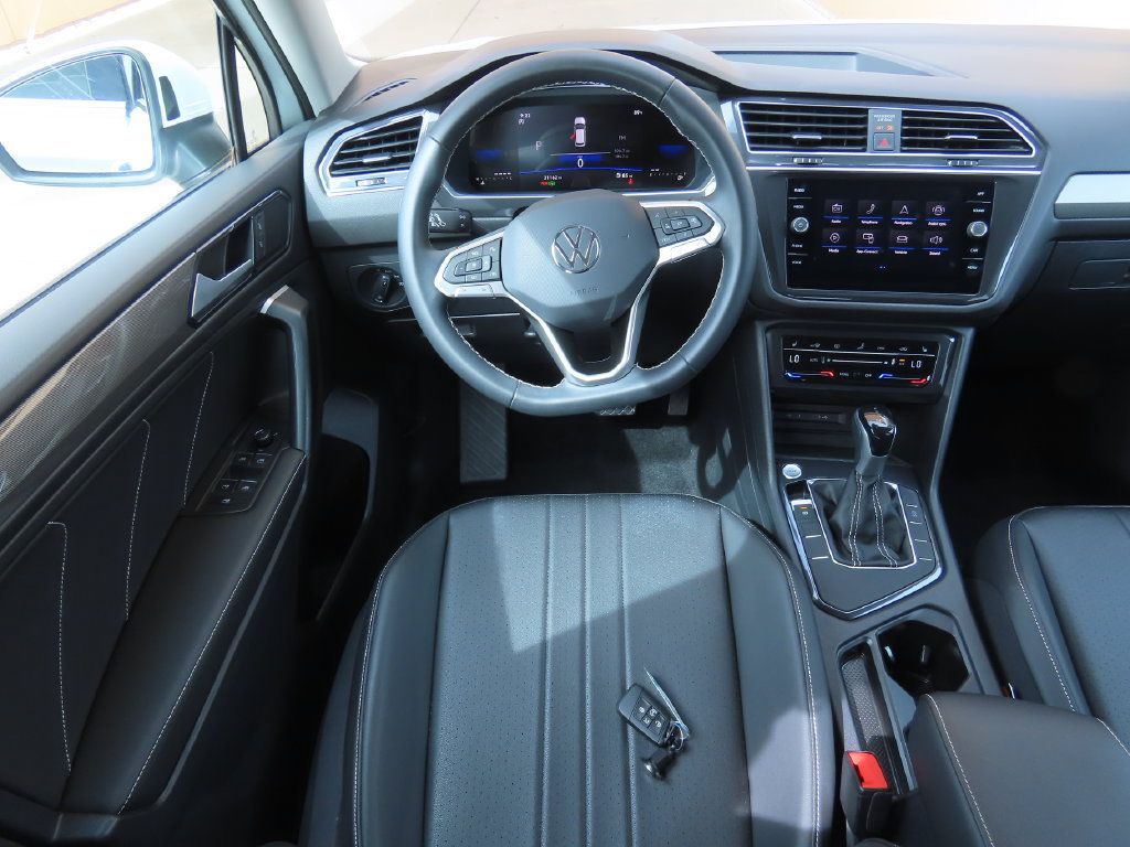 Used 2023 Volkswagen Tiguan SE FWD image 5