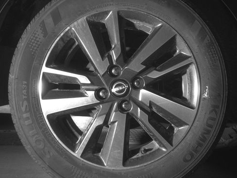 Used 2025 Nissan Versa SV image 15