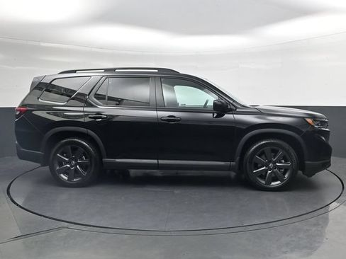 Used 2025 Honda Pilot Sport image 3