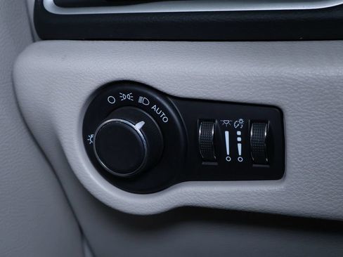 Used 2023 Chrysler Voyager LX FWD image 25