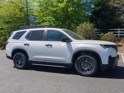 New 2026 Honda Pilot TrailSport image 2