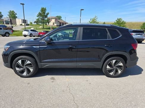 Used 2024 Volkswagen Taos SE AWD/4WD image 2