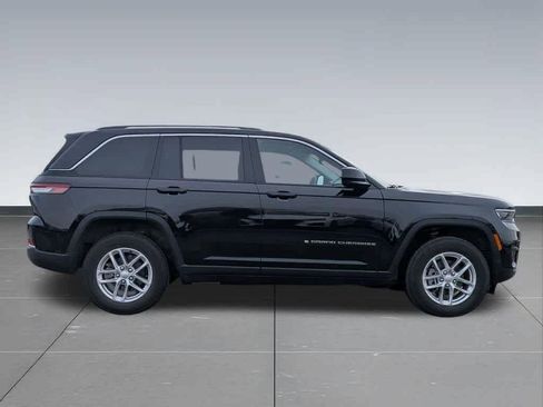 Used 2023 Jeep Grand Cherokee Laredo AWD/4WD image 7