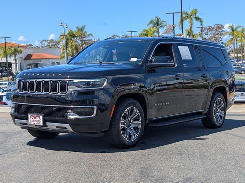Used 2024 Jeep Wagoneer L Series II w/ Flexible Seating Group AWD/4WD image 12