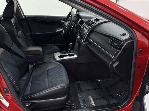 Used 2014 Toyota Camry SE image 28