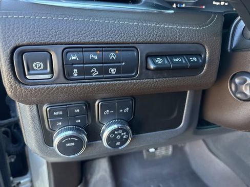 Used 2024 GMC Yukon Denali image 16