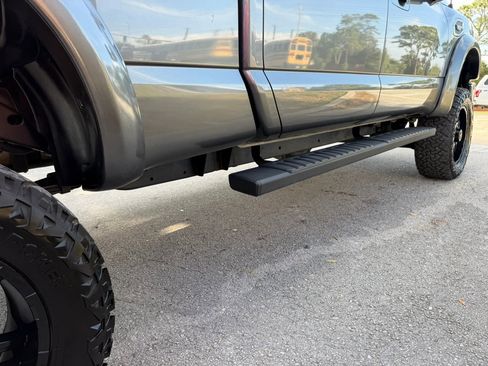 Used 2017 Nissan Titan SV AWD/4WD image 13