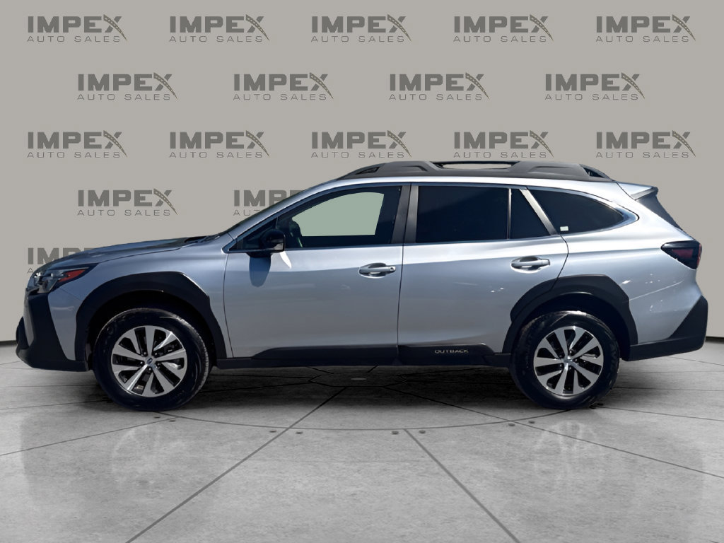 Used 2025 Subaru Outback Premium AWD/4WD image 2