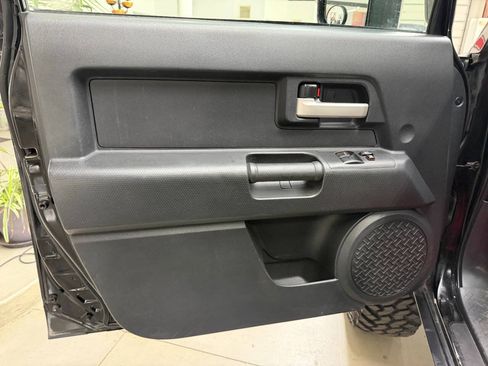 Used 2007 Toyota FJ Cruiser 4WD image 11