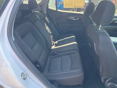 Used 2024 GMC Terrain SLE w/ Driver Convenience Package FWD image 17