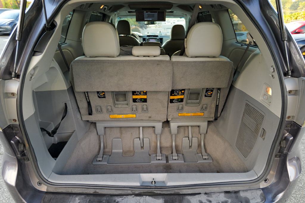 Used 2011 Toyota Sienna XLE w/ Premium Pkg FWD image 56