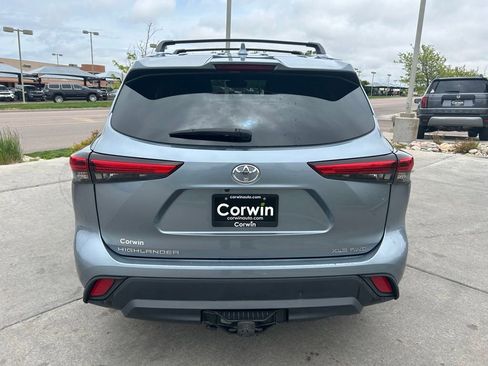 Used 2020 Toyota Highlander XLE AWD/4WD image 8