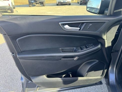 Used 2021 Ford Edge SE image 10