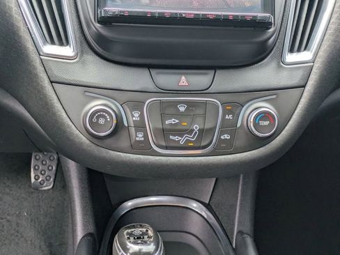 Used 2018 Chevrolet Malibu LT FWD image 19