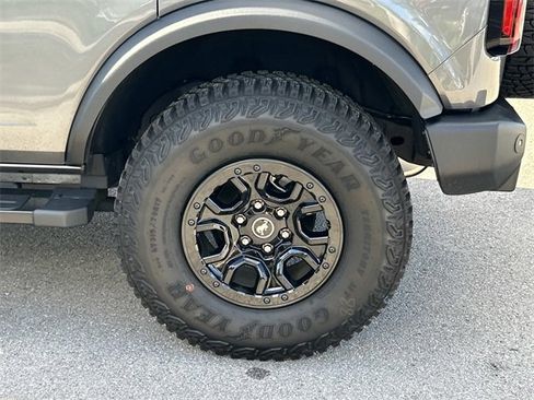 Certified 2024 Ford Bronco Wildtrak image 12