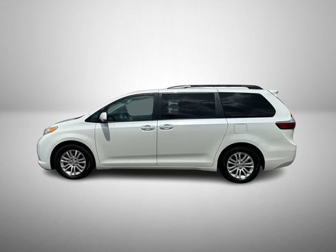 Used 2017 Toyota Sienna XLE w/ XLE Navigation Package FWD image 6