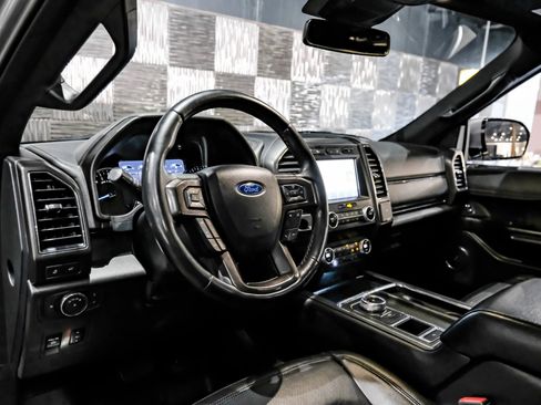 Used 2021 Ford Expedition Limited image 3
