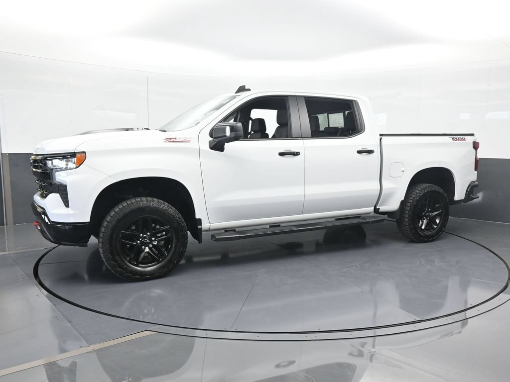 Used 2024 Chevrolet Silverado 1500 LT Trail Boss w/ LT Trail Boss Premium Package AWD/4WD image 2