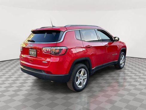 Used 2024 Jeep Compass Latitude AWD/4WD image 3