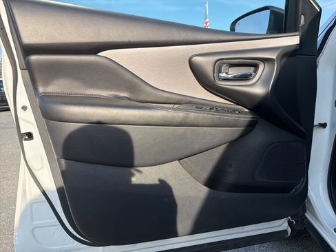 Used 2023 Nissan Murano SV w/ SV Midnight Edition Package FWD image 14