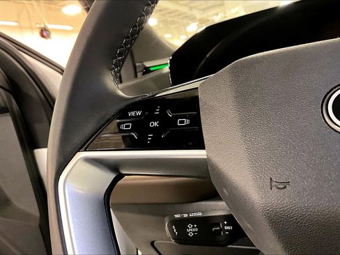 Used 2025 Audi Q5 Premium w/ Convenience Package image 23